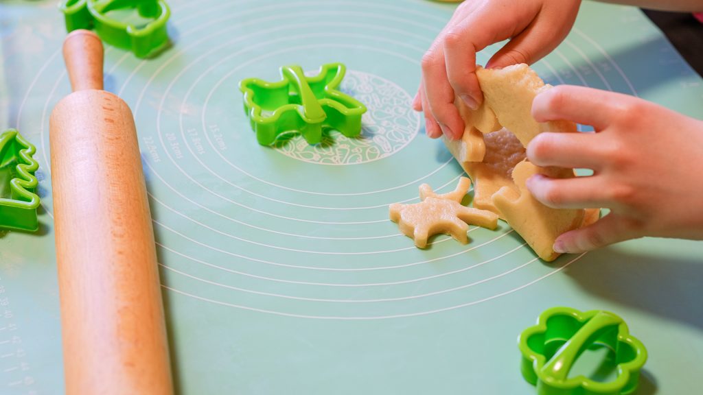 10 Kitchen Tips and Tricks for Effortless Cooking Baking Mat 1024x576